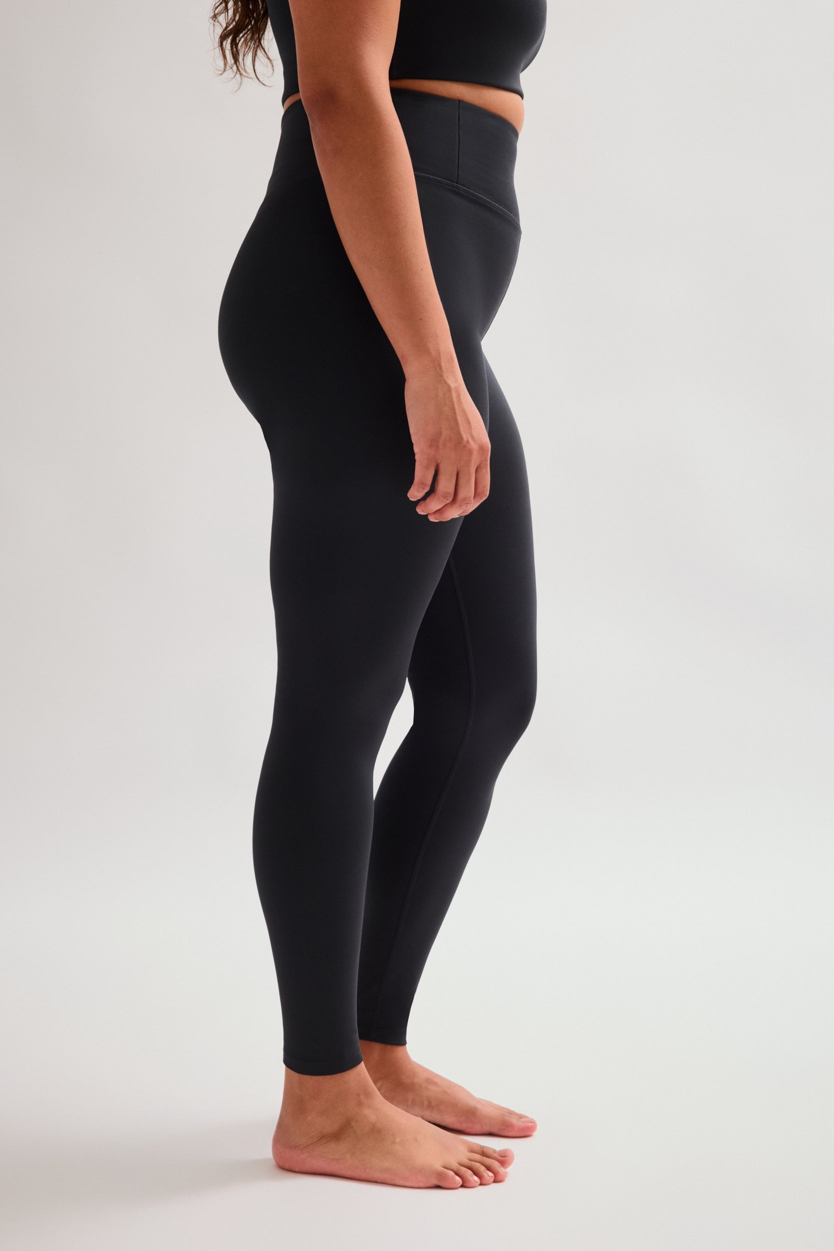 Black FLOAT Ultralight Legging — Girlfriend Collective