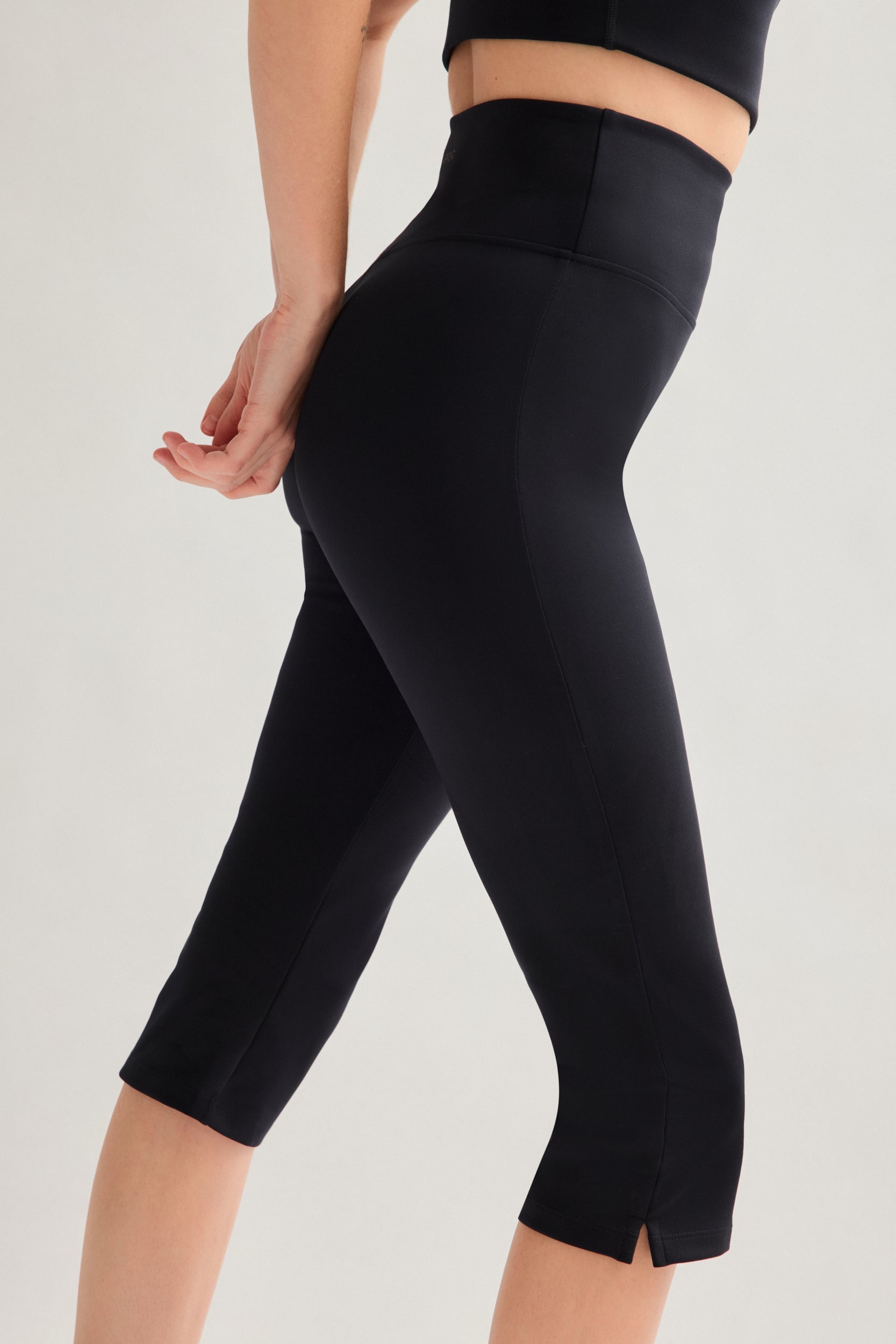 Black Luxe High-Rise Capri
