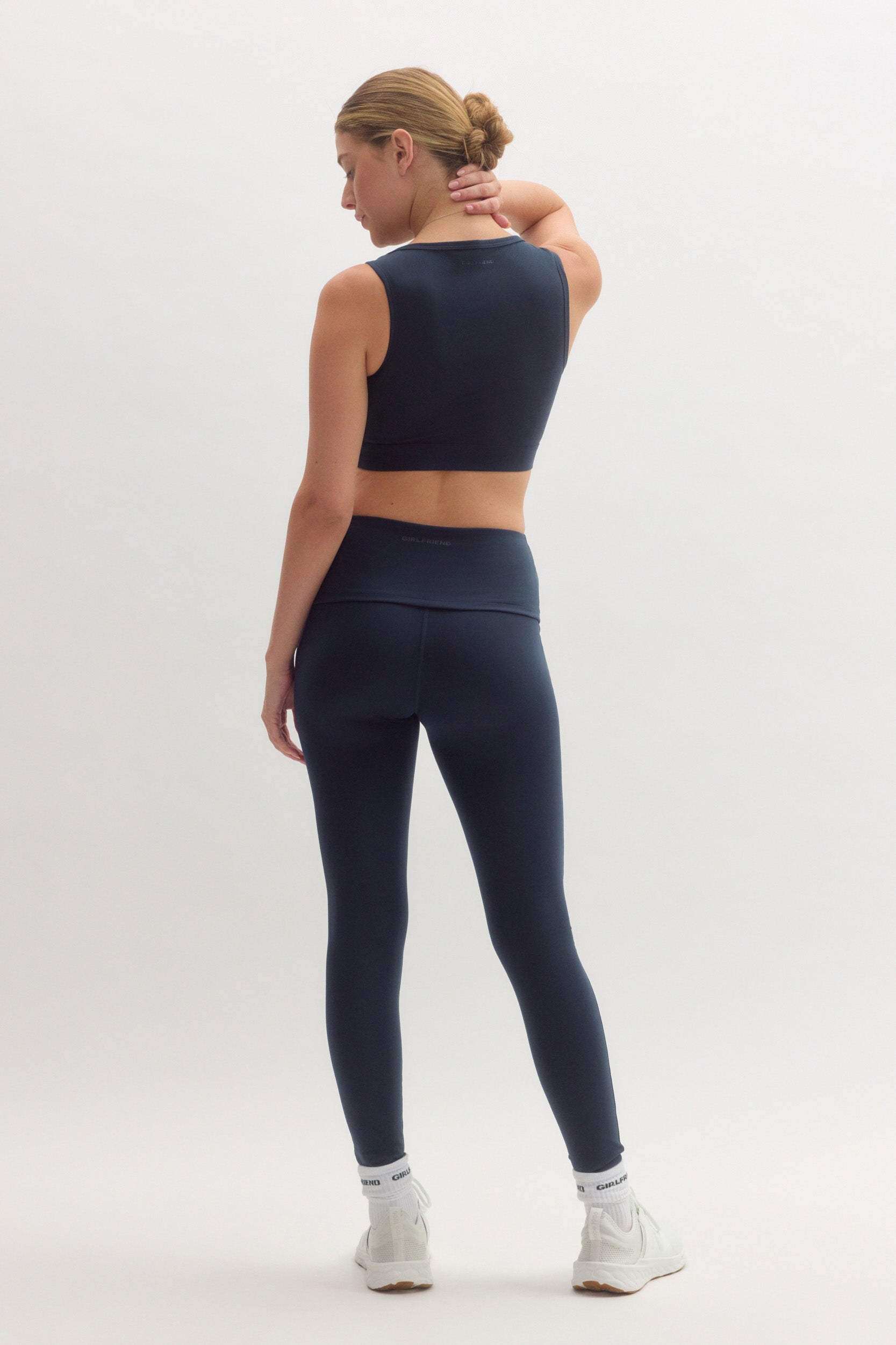 4131_CompressiveFoldoverWaistbandLegging_S_Skyline_4_b0e2c556-99d3-4e03-b0a7-9ea39603ea39.jpg